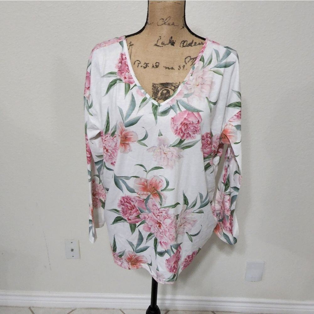 AND the why super soft floral long sleeve shirt size medium new‎